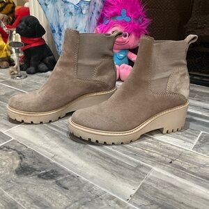Dolce Vita Taupe Ankle Booties Sz. 6
